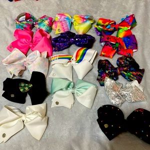 Gently used bows. All have jojo authentication stamp